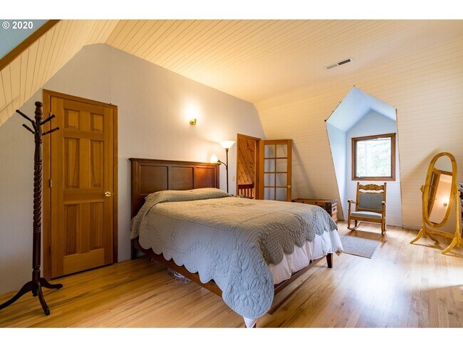 Building Photo - New Price! Custom Home