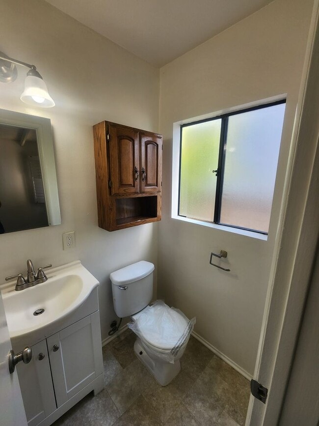 Building Photo - Beautiful 3B/1.5Bath Home in Gardena: $3,8...