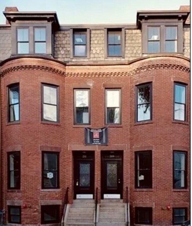 Building Photo - 207 Green St