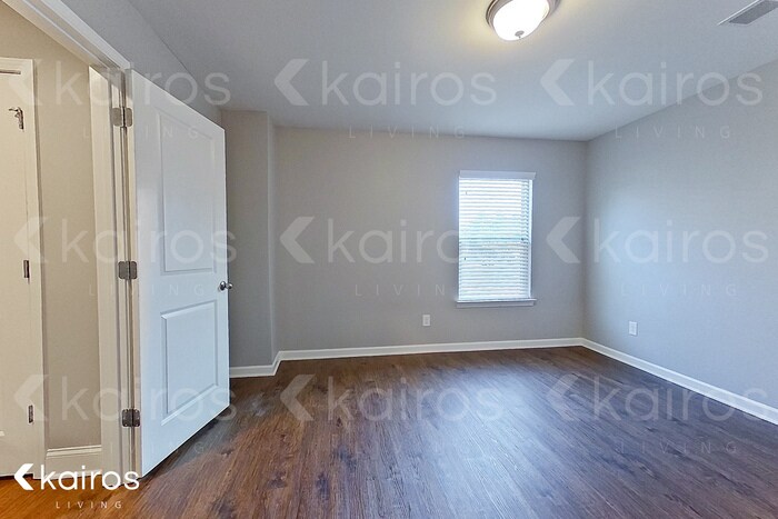 Building Photo - 140 Mandy Ln