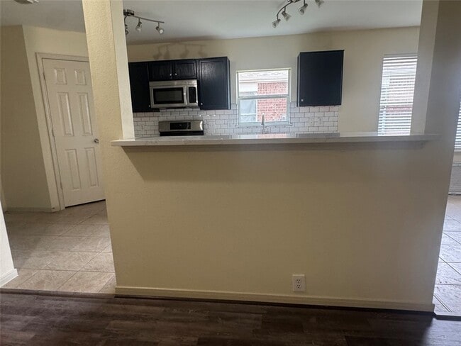 Building Photo - 2842 Sandberry Dr