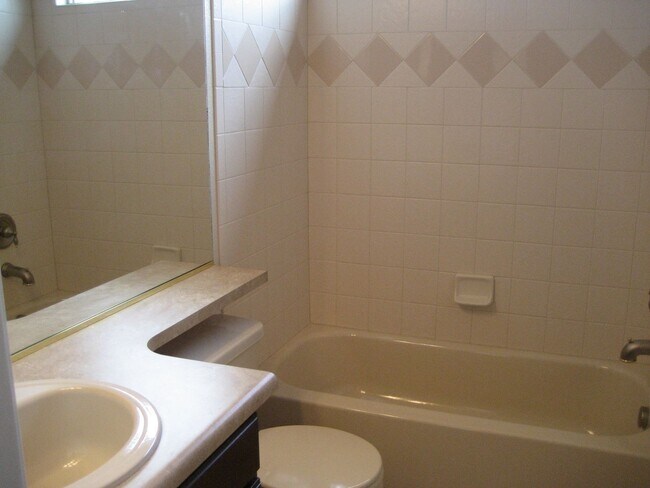 Building Photo - Stunning Home on Firefall Ct For Rent