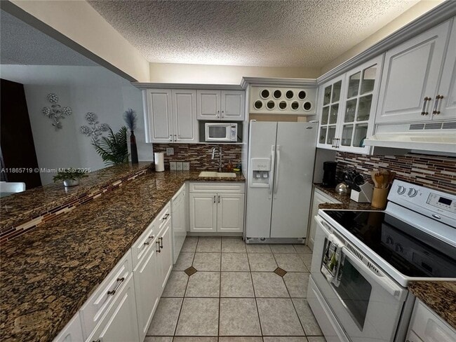 Building Photo - 3725 S Ocean Dr