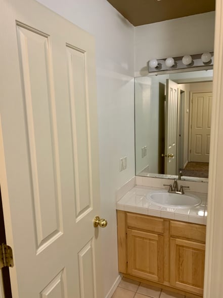 Building Photo - 104 S Yellowstone Ave