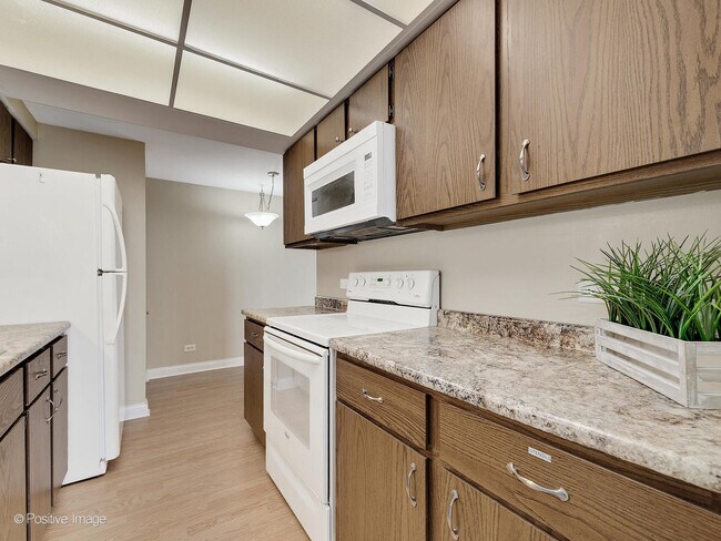 Building Photo - 6340 Americana Dr