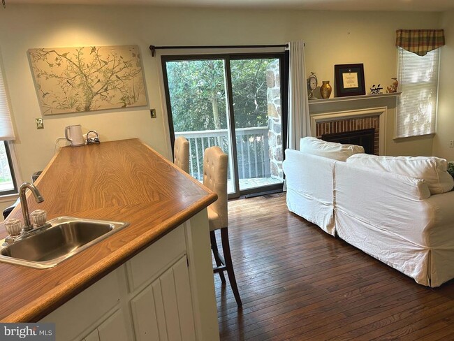 Building Photo - 206 Springhouse Pond