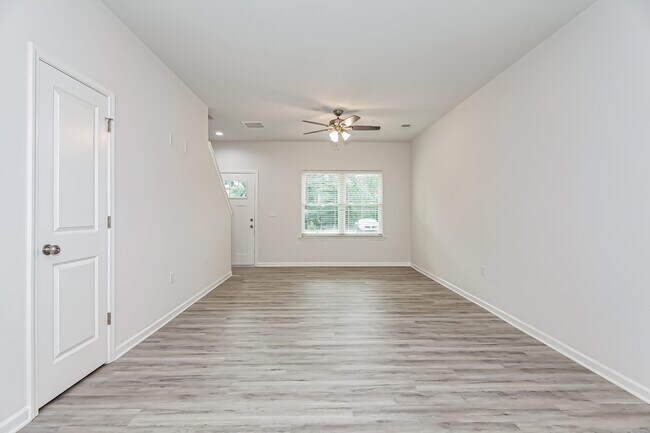Building Photo - 1205 Rhyne Rd