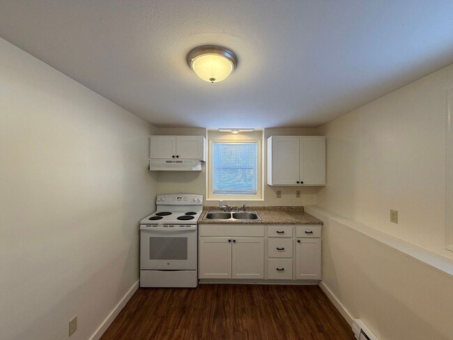 Building Photo - 12 Renarl Ave