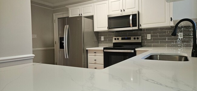 Building Photo - Beautiful, Hard to Find 4br/2.5ba in Cary! Available Now!