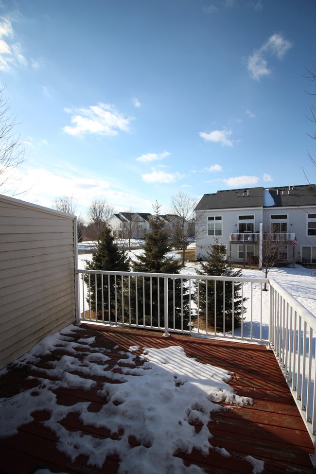 Building Photo - 10651 Pond Curve