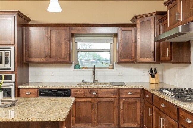 Building Photo - 13427 Meadow Ridge