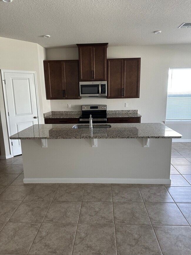 Building Photo - 3045 Lake Tahoe Ave