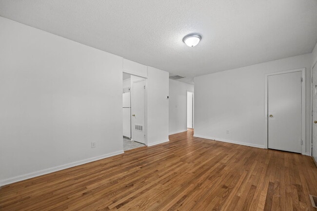 Building Photo - 110 Moore Rd