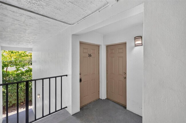 Building Photo - 151 SE 6th Ave