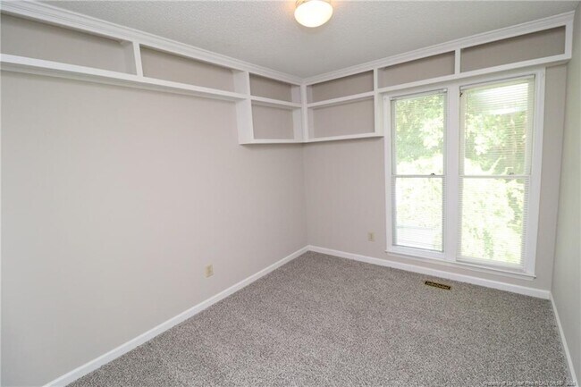 Building Photo - 118 Planetree Ln