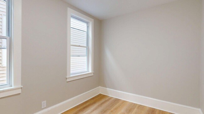 Building Photo - 205 Chelsea St