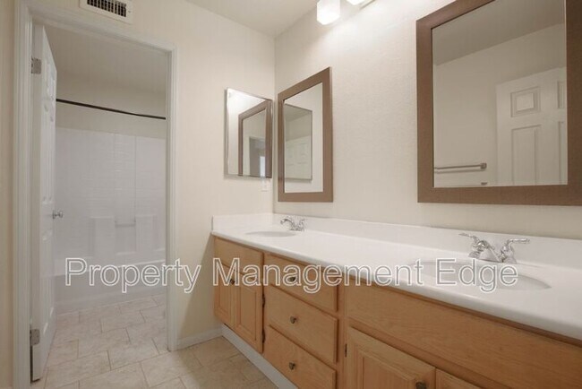 Building Photo - 38265 Birch Ct