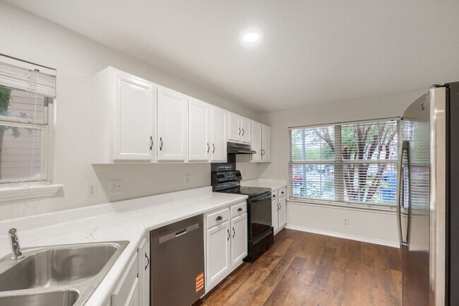 Building Photo - FRESHLY PAINTED  |  OPEN CONCEPT  |  NEAR SCHOOLS & SHOPPING