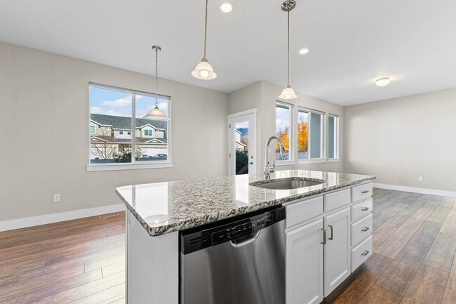 Building Photo - Upgraded 4-Bed Townhome with Finished Base...