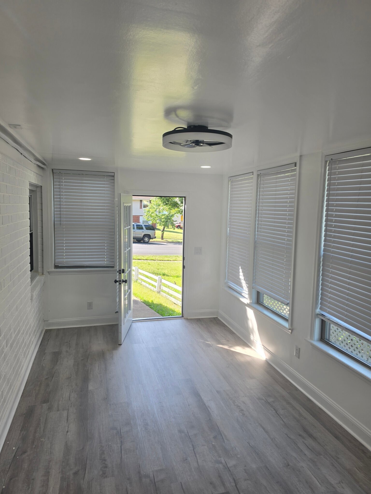 Building Photo - 5825 Lamont Dr