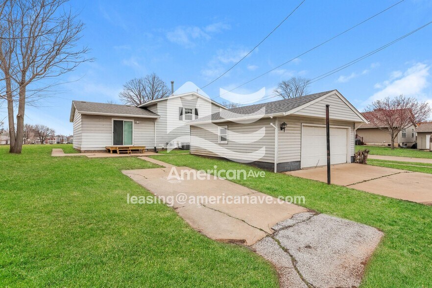 Building Photo - 722 9th Ave