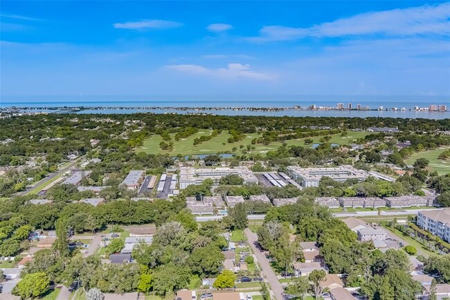 Building Photo - 1706 Belleair Forest Dr