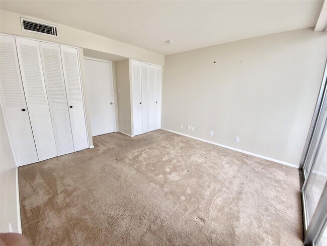 Building Photo - 2016 Main St