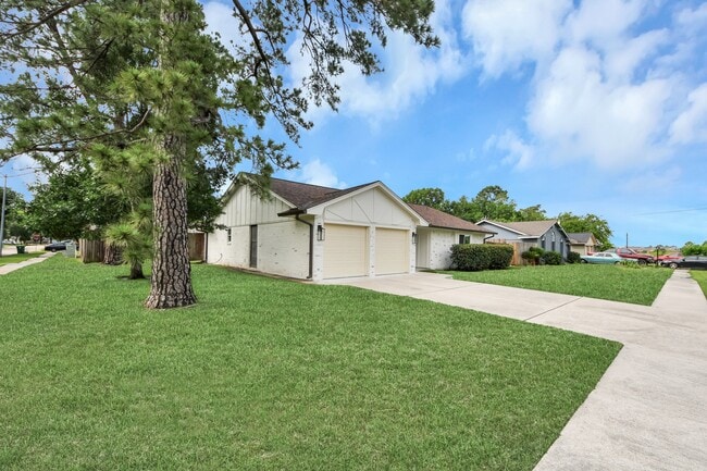 Building Photo - 7403 Shady Arbor Ln