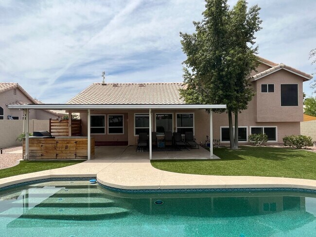 Building Photo - 4 Bedroom Home Near N McQueen Rd and E Cha...