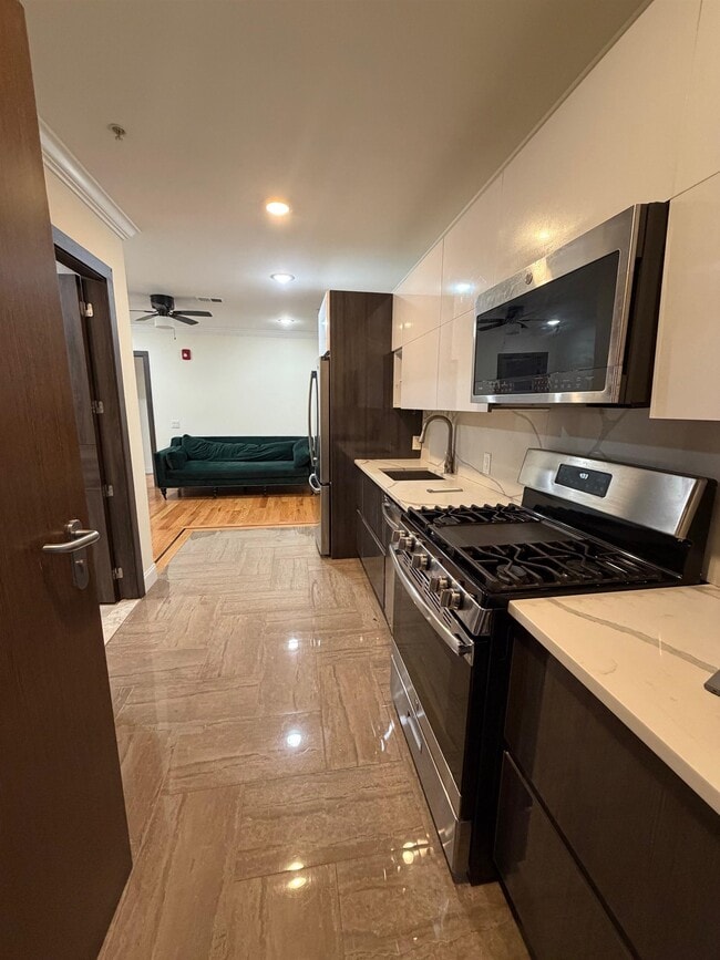 Building Photo - 76 Cottage St