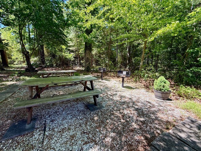 Building Photo - Spacious 3 bedroom condo minutes to the Oceanfront!