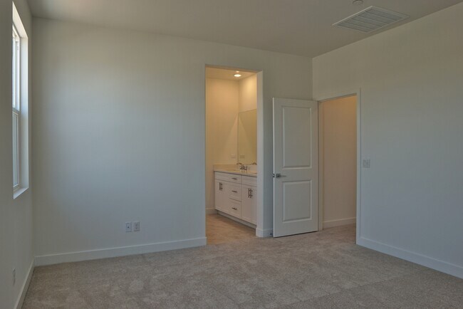 Building Photo - 41515 Stanford Rd