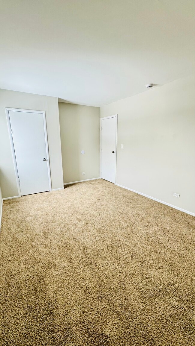 Building Photo - 2363 Cove Dr