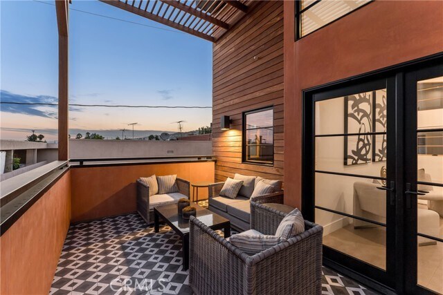 Building Photo - 1035 N Vista St