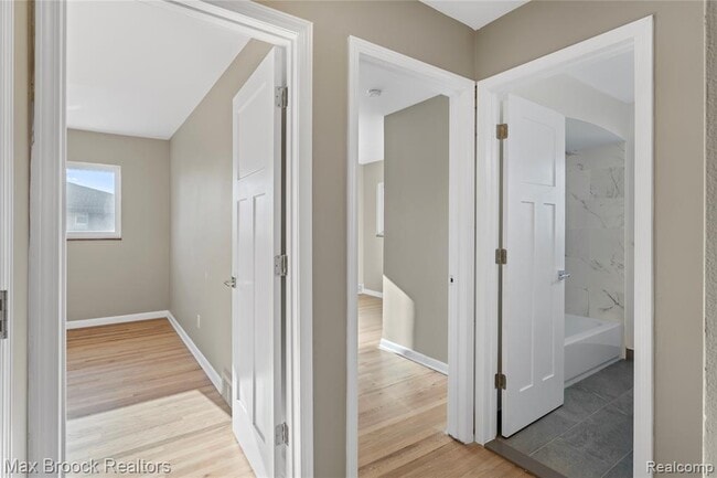 Building Photo - 1909 Gardenia Ave