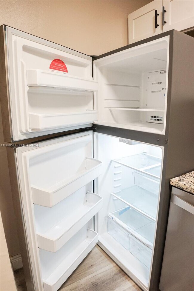 Building Photo - 4280 Woodside Dr