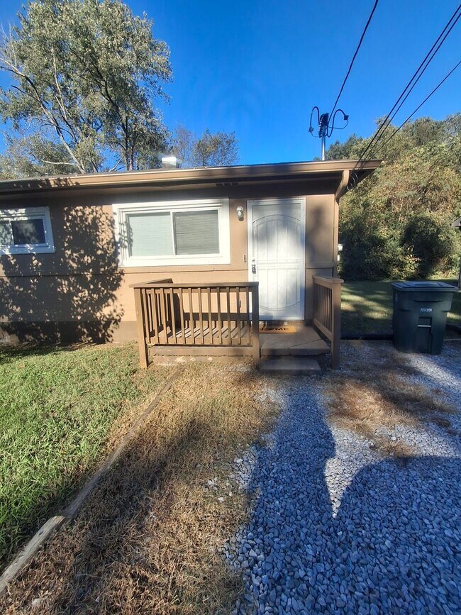 Building Photo - 5291-5293 Usher Drive