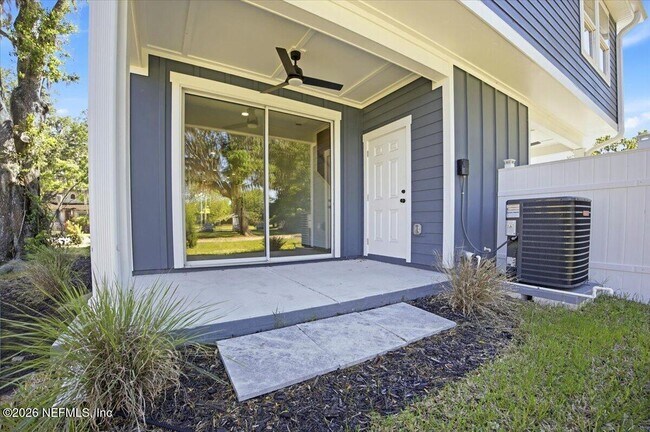 Building Photo - 206 W Fox St