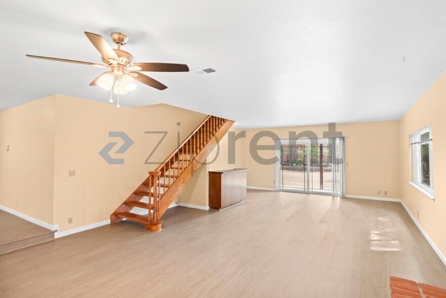 Building Photo - Unit