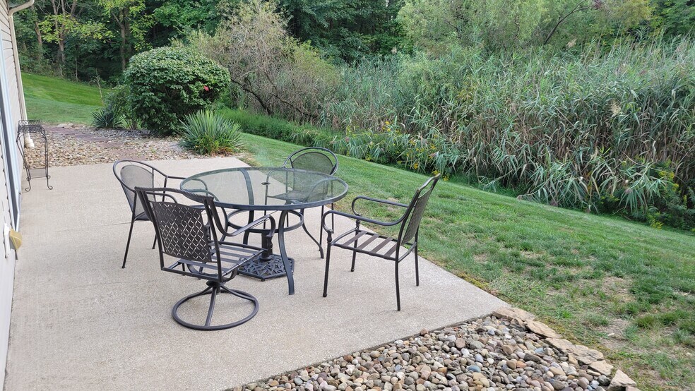 Building Photo - 615 Hilltop Ter