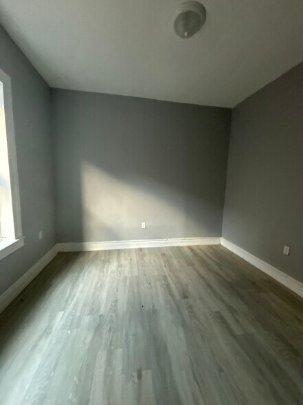 449 Mt Prospect 44 - 439 Mount Prospect Ave