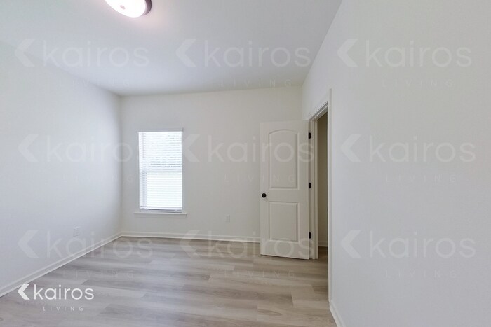 Building Photo - 205 Foggy Ln