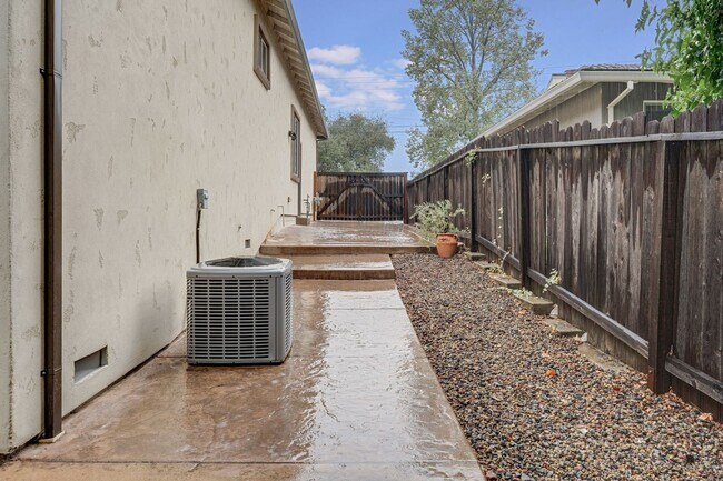 Building Photo - Utilities Included! Luxury Single-Story Ho...