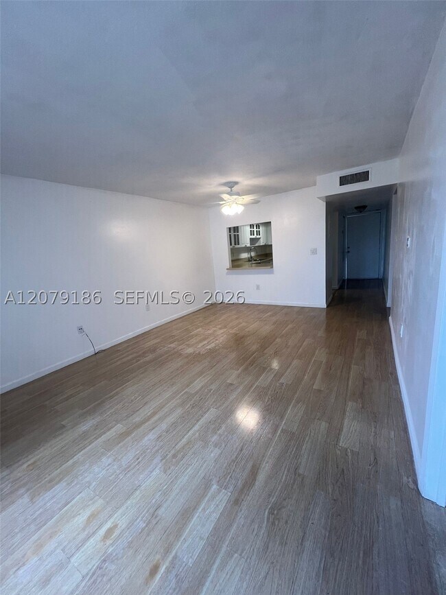 Building Photo - 10090 NW 80th Ct