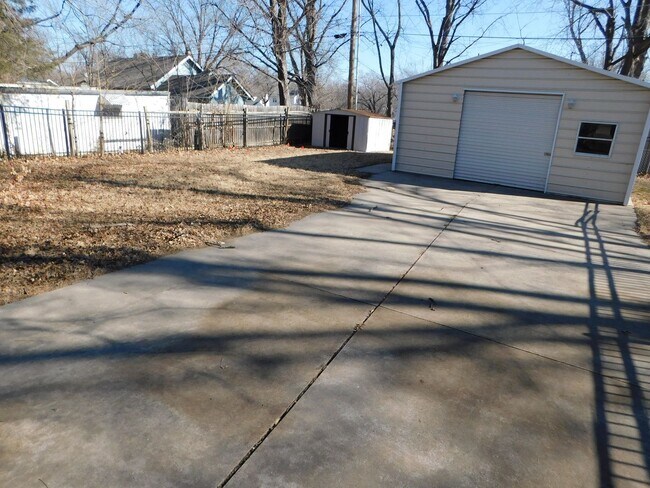 Building Photo - Spacious 3 Bedroom 2 bath Home in El Dorad...