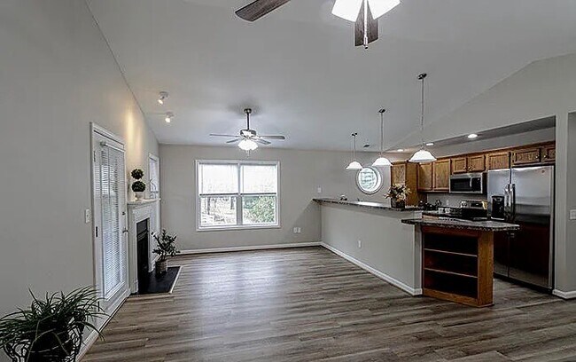 Building Photo - 6520 Brook Bend Way