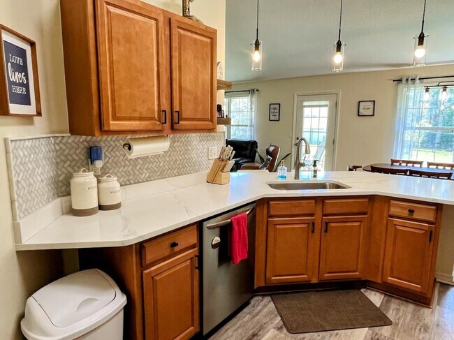 Building Photo - 33 Wheeling Ln