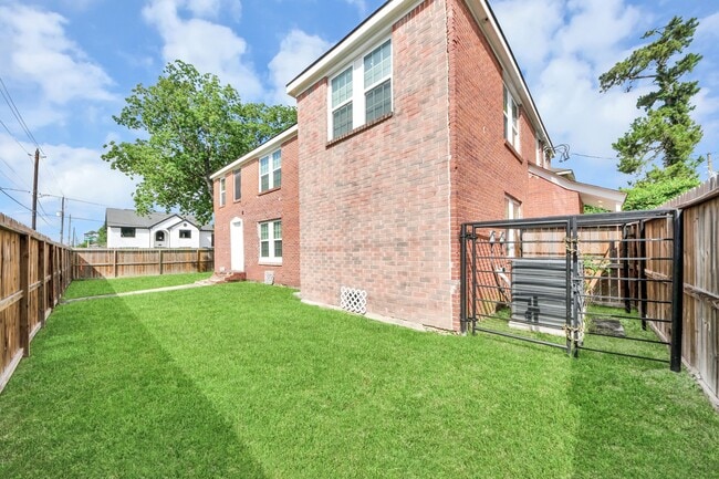 Building Photo - 2919 Rosedale St