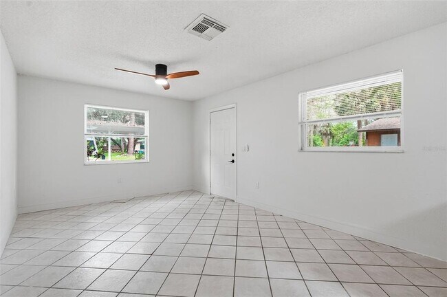 Building Photo - 7133 Pinewood Dr