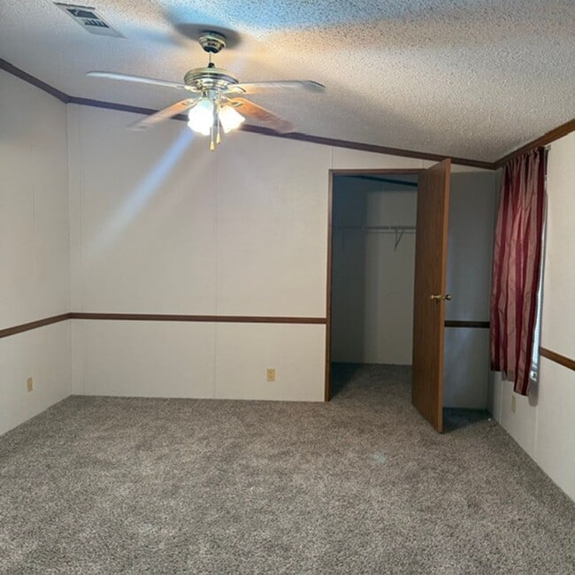 Building Photo - 3 Bedroom 2 Bath Manufactured Home